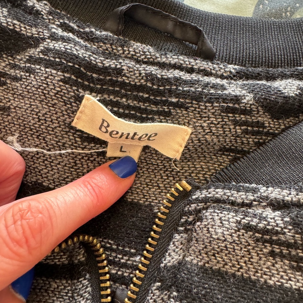 Gray And Black Patterned Jacket - image 3